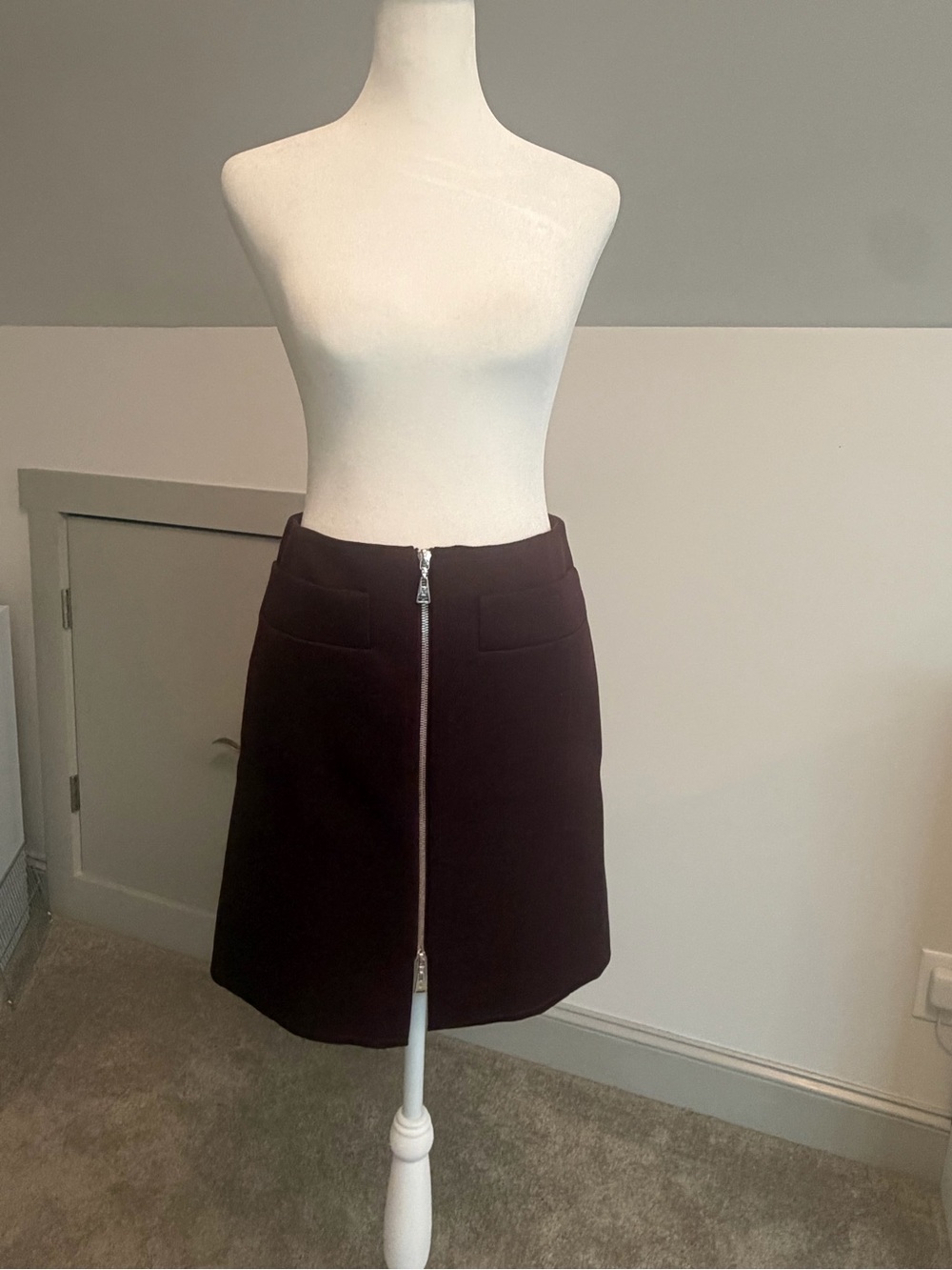 LOUIS VUITTON Plum Burgundy 100% Wool Front Zip Mini Skirt FR 34 US 2